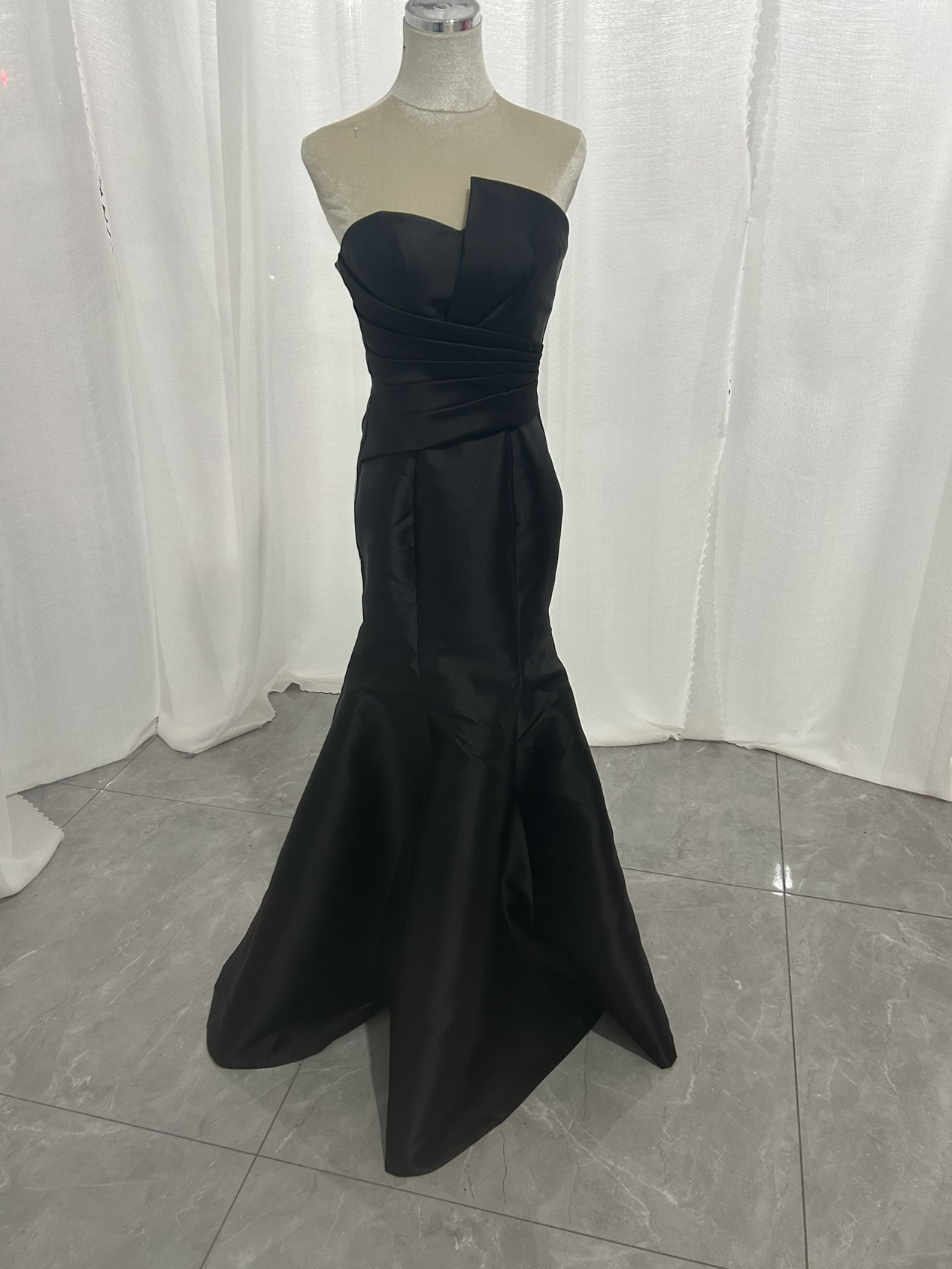 可愛い 花嫁 前撮り パーティードレス ブラック 二次会 くるみボタン ベアトップ マーメイドライン ロング