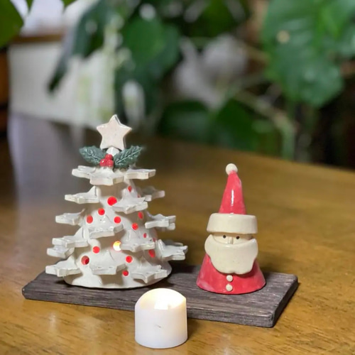 陶器のクリスマスツリーのイヤリング飾り&小さいサンタ&揺らぎのLED