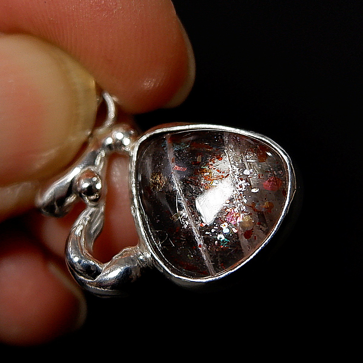 レインボーコンフェッティサンストーンのデザインペンダント ～舞い踊る七色紙吹雪～　　天然石アクセサリー　一点物