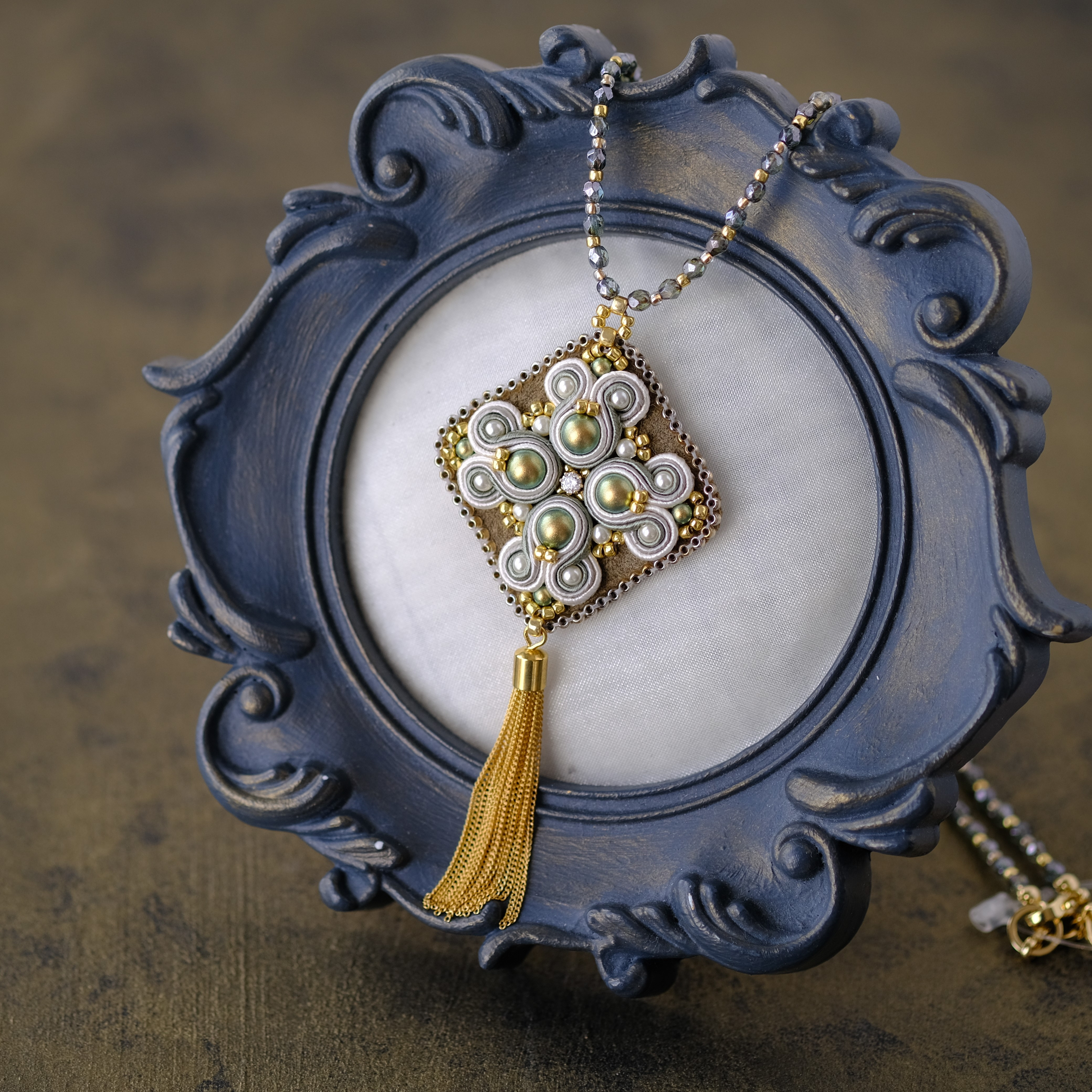 ソウタシエ　魅惑のくすみグリーン チェーンタッセルネックレス/グレーグリーン/soutache