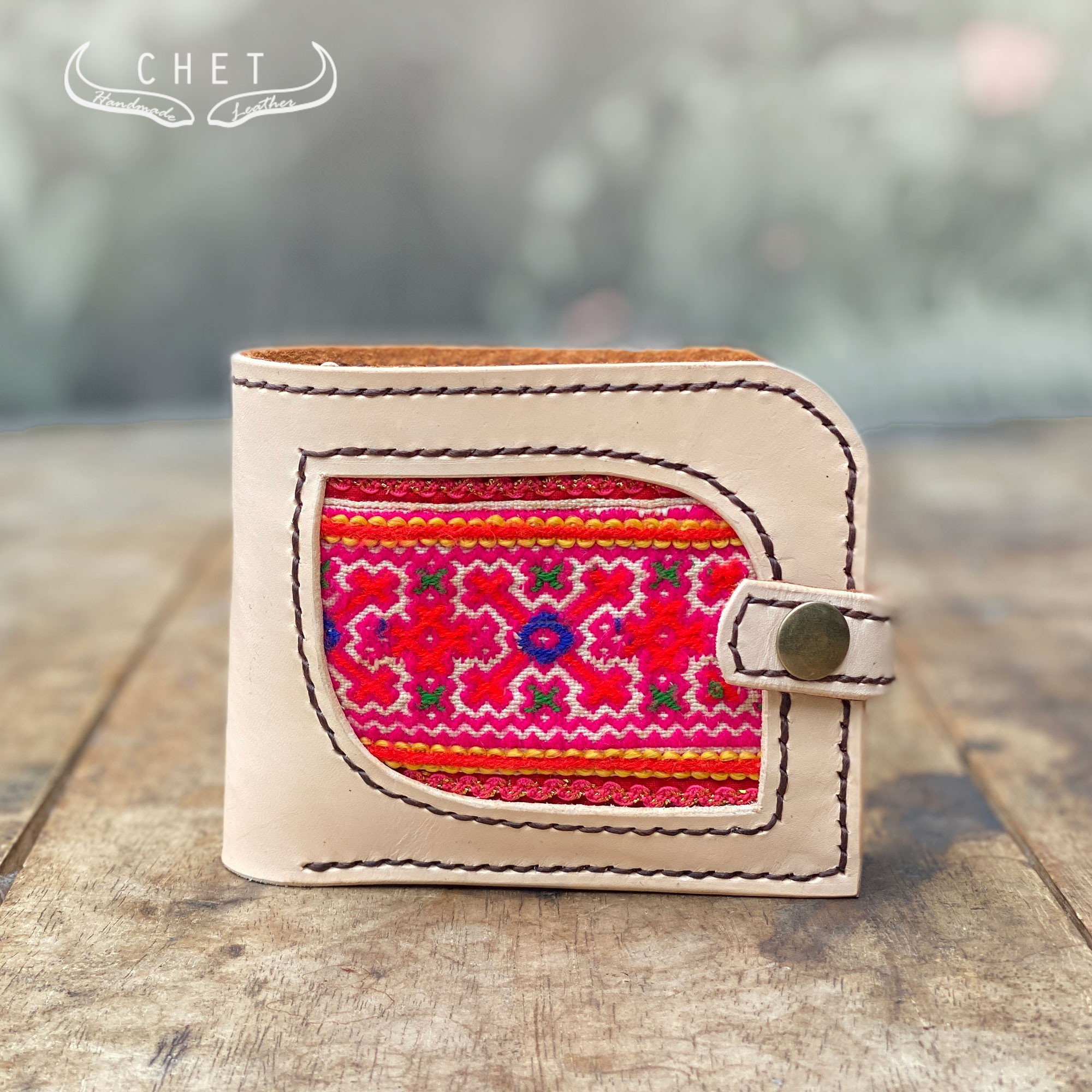 モン族刺繍布入りレザー二つ折り財布 コインもたっぷり入る本革コンパクト財布