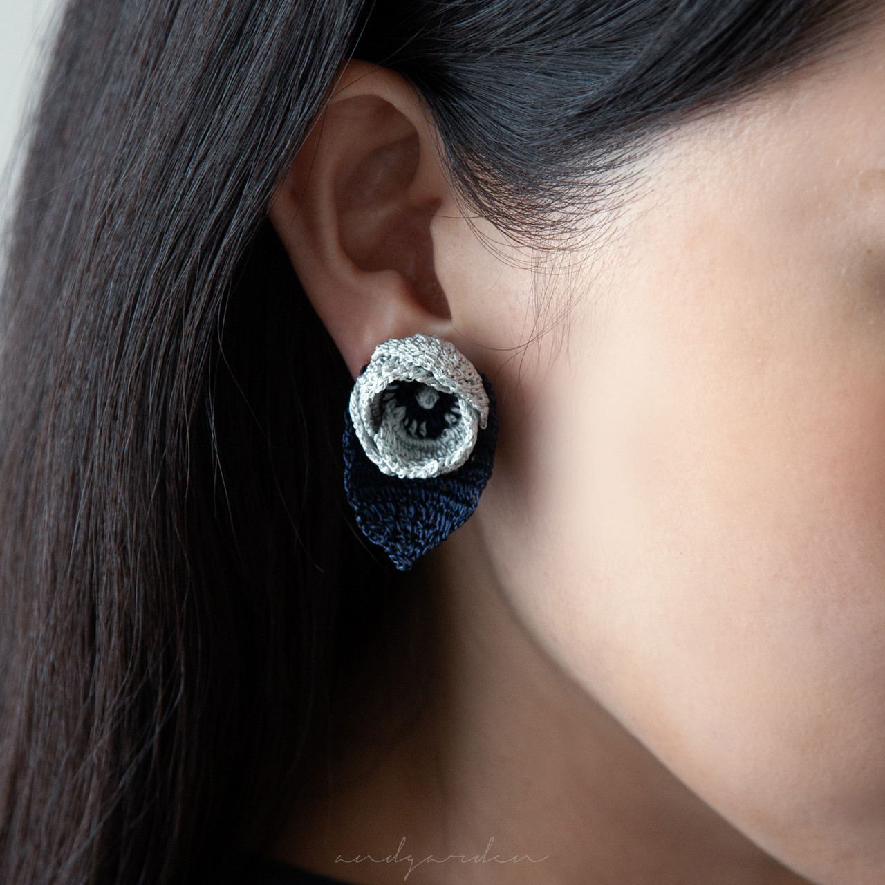 [予約販売] シルクの手編みイヤリング・ピアス | 月夜の庭園 新月● (送料無料)