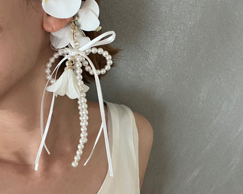 ブライダルアクセサリー》胡蝶蘭パールフラワーイヤーカフ/ブライダル