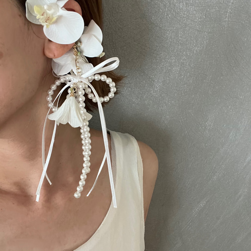 ブライダルアクセサリー》胡蝶蘭パールフラワーイヤーカフ/ブライダル