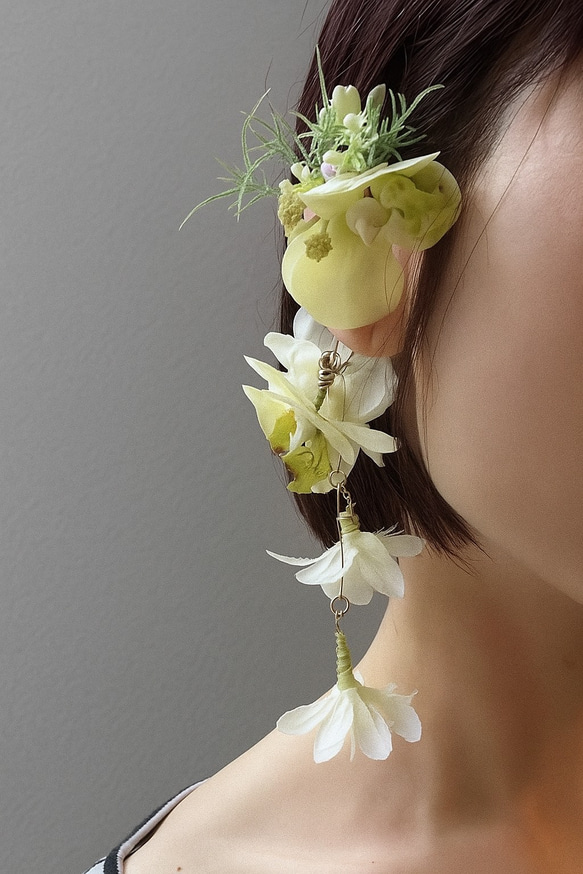 フラワーイヤーカフ　胡蝶蘭 ブライダルアクセサリー》グリーン胡蝶蘭フラワーイヤーカフ
