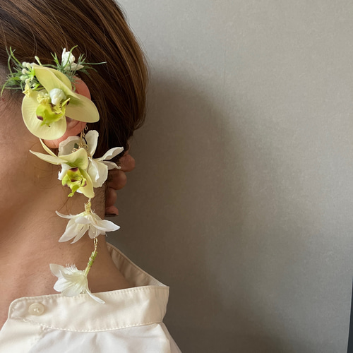 ブライダルアクセサリー》グリーン胡蝶蘭フラワーイヤーカフ