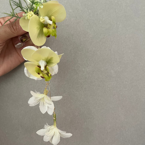 ブライダルアクセサリー》グリーン胡蝶蘭フラワーイヤーカフ