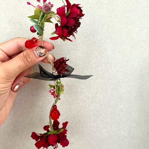 ブライダルアクセサリー》一味違うワインレッドフラワーイヤーカフ