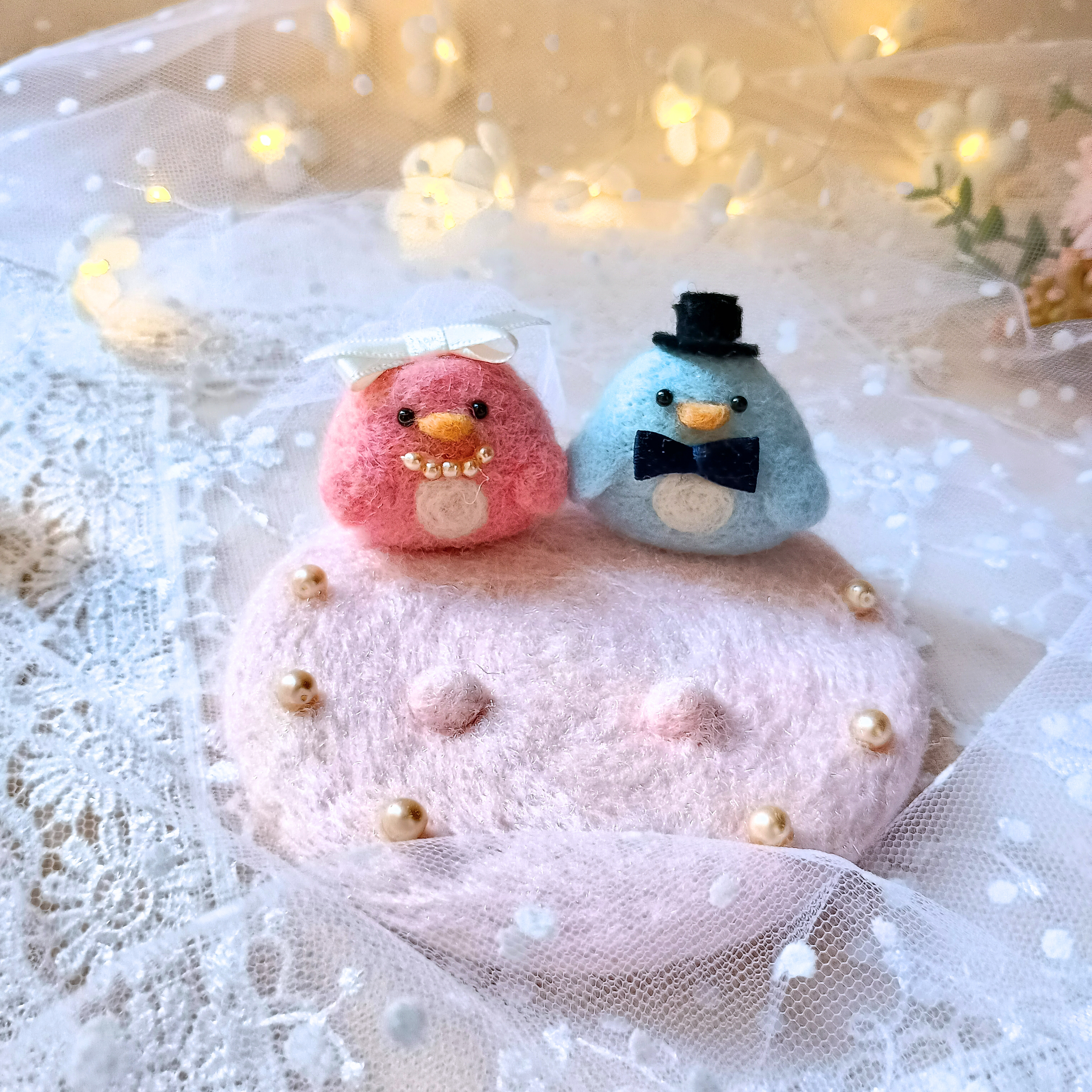 つぶらな瞳のキラキラペンギンさんリングピロー　羊毛フェルト