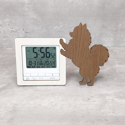 【電波時計】ワンちゃんが寄り添う電波デジタル時計 ― ポメラニアン　茶色 電波時計】ワンちゃんが寄り添う電波デジタル時計 ― ポメラニアン 茶色