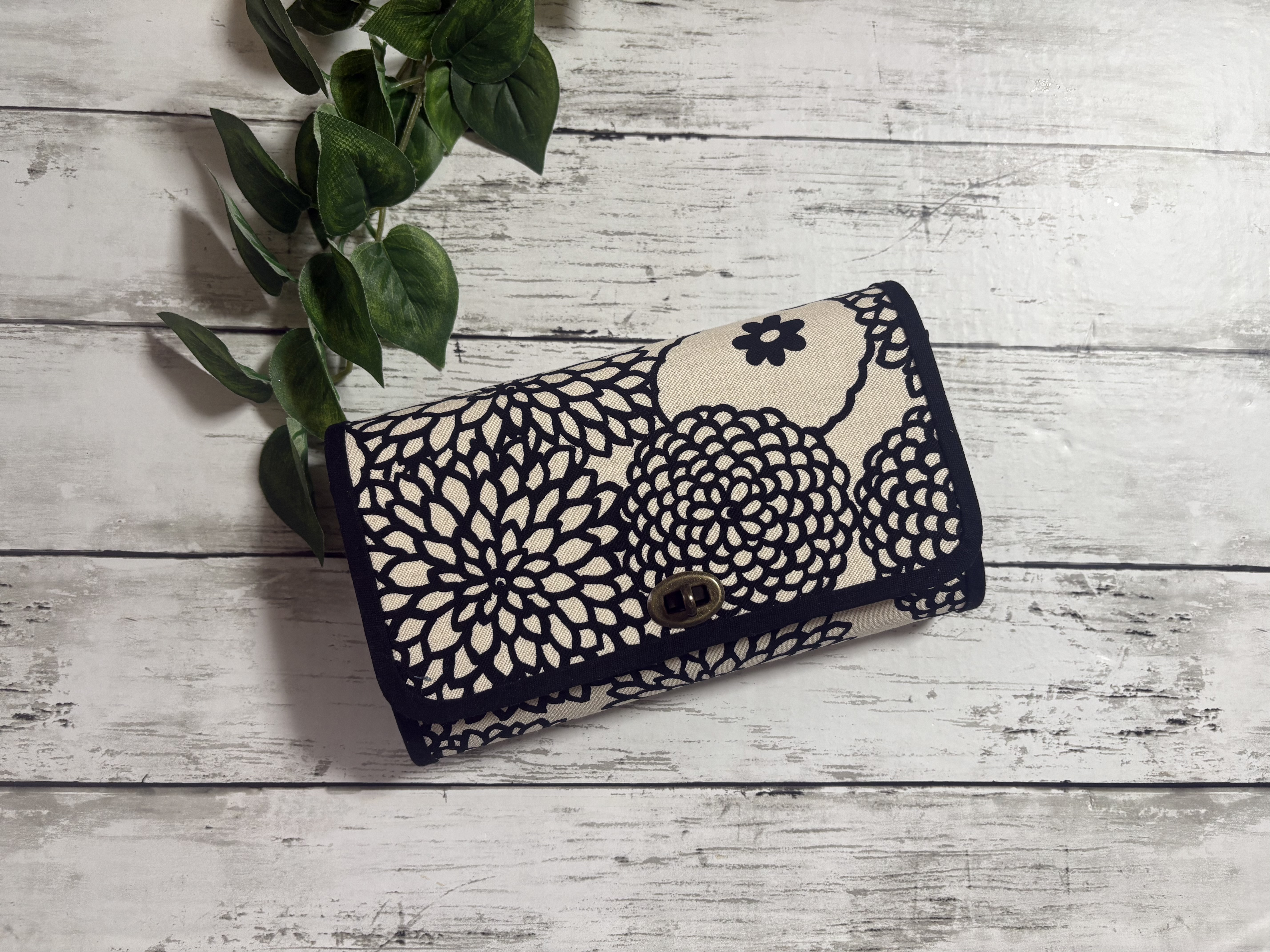 ハンドメイド　長財布　お財布バッグ　やりくり財布　マスク入れ　カード入れ　大容量　ショルダー紐　北欧　ショルダーバッグ