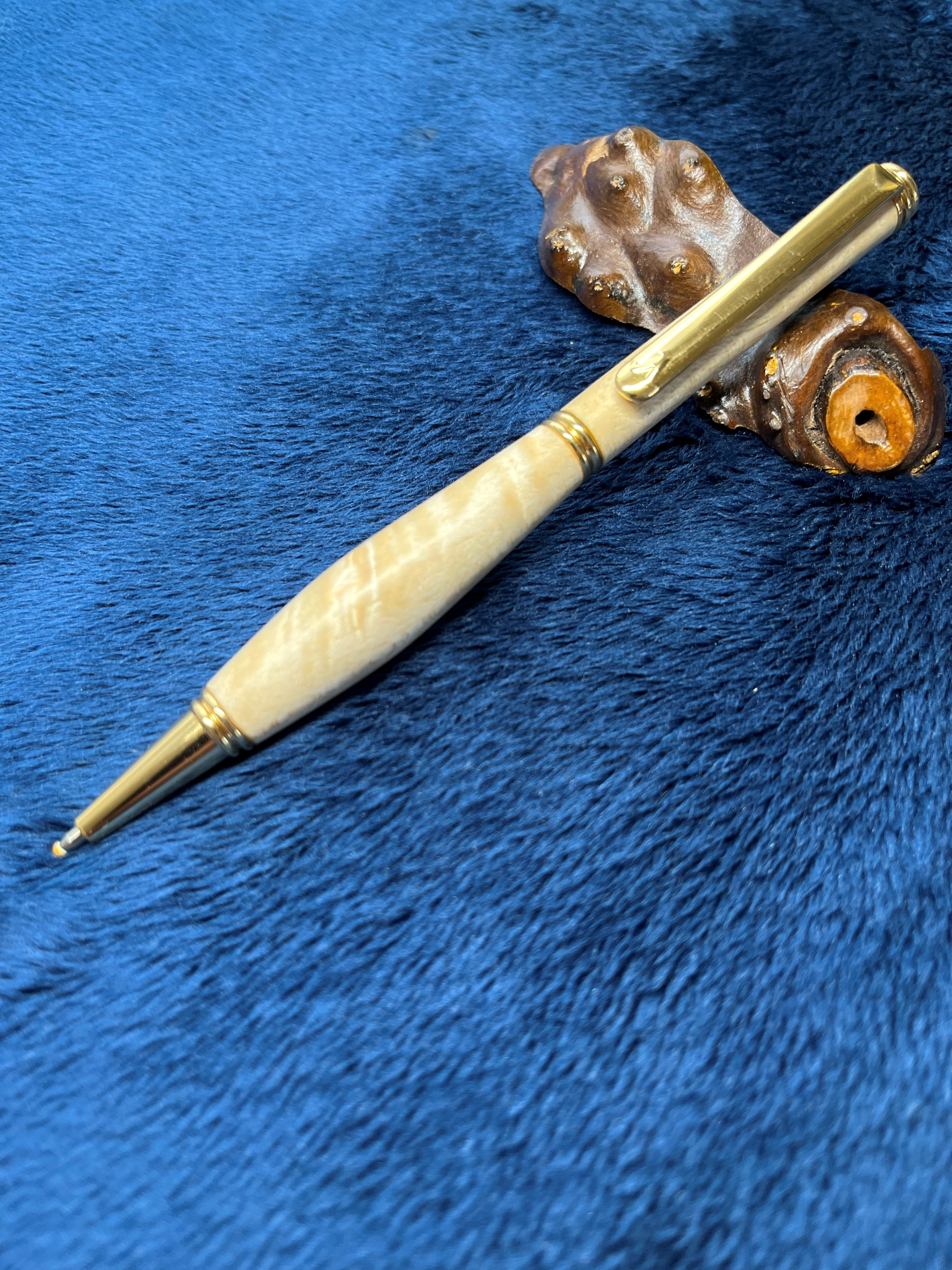 木のボールペン　No,25　イタヤカエデ（杢）