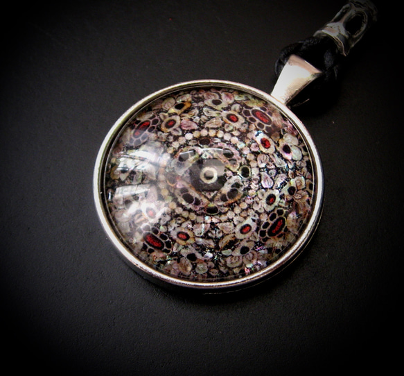 正倉院展 平螺鈿背円鏡　メタルキーホルダー 正倉院 平螺鈿背円鏡（へいらでんはいのえんきょう）キーホルダー