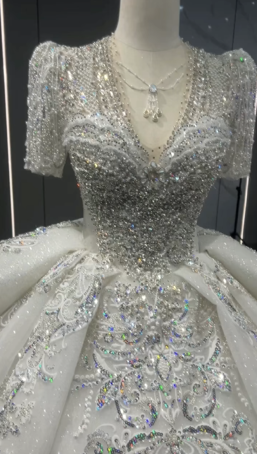 高品質保証　半袖　韓国風　繊細なお花レース　vネック　スパコールビーズ付き　背中空き　目立つおしゃれ　サイズオーダー挙式