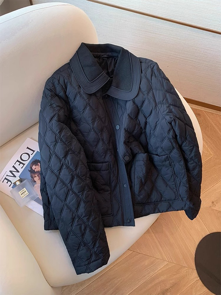 小香風の高級感揚げ街の黒の襟の菱格の綿の服の女の秋冬の薄くて軽い百合の小柄な人の綿のコートを挟みます