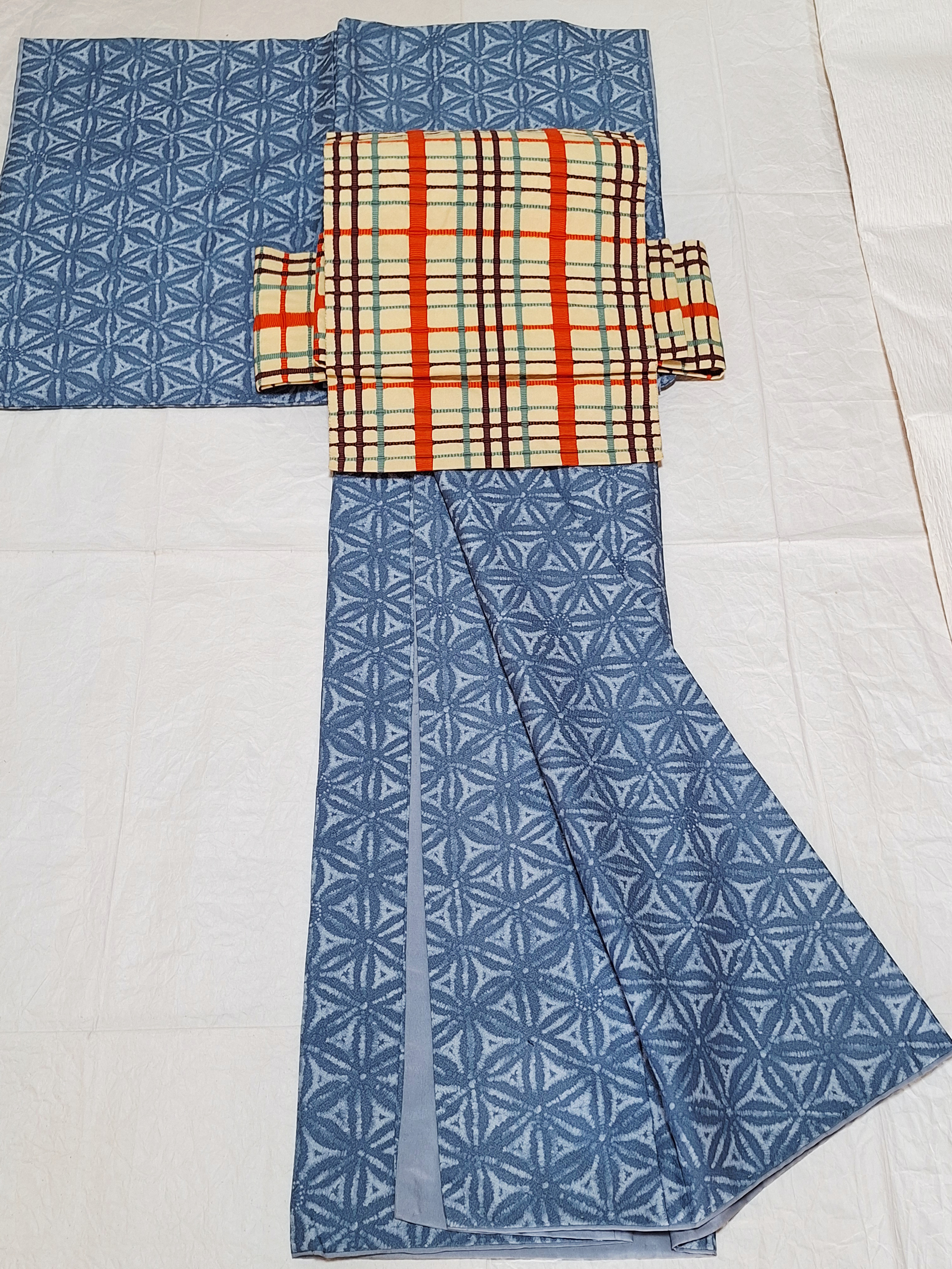 ワンタッチ着物　くらわん着物　洗える着物リメイク　　青麻の葉風文様　(帯は別売)