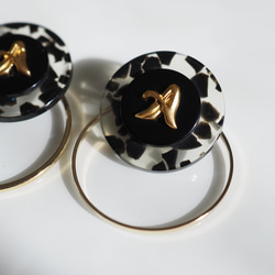 N様★モザイクデザイン　ブラック×クリア　2way　レトロボタンピアス　ゴールドフープ 3枚目の画像