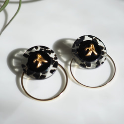N様★モザイクデザイン　ブラック×クリア　2way　レトロボタンピアス　ゴールドフープ 2枚目の画像