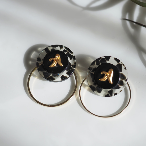 N様★モザイクデザイン　ブラック×クリア　2way　レトロボタンピアス　ゴールドフープ 1枚目の画像