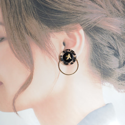 N様★モザイクデザイン　ブラック×クリア　2way　レトロボタンピアス　ゴールドフープ 5枚目の画像