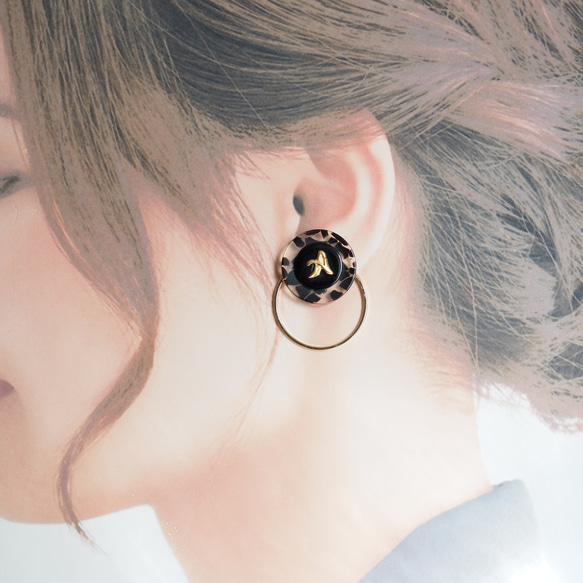 N様★モザイクデザイン　ブラック×クリア　2way　レトロボタンピアス　ゴールドフープ 5枚目の画像