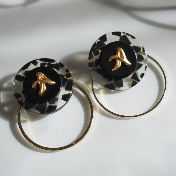 N様★モザイクデザイン　ブラック×クリア　2way　レトロボタンピアス　ゴールドフープ 4枚目の画像