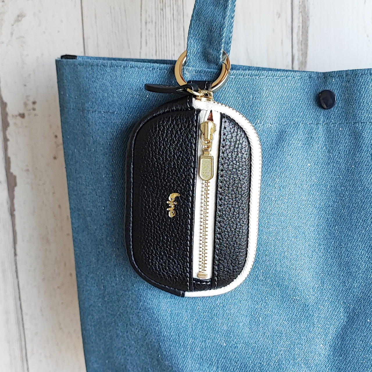 カラビナ付きミニウォレット（ブラック）　ミニ財布　レザー　本革　牛革