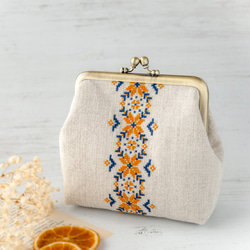 秋のトレンドカラーのヘアゴム くるみボタンにクロスステッチ刺繍