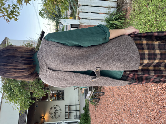 背中がかわいい♪アラン模様の後ろ開きベスト（25s−169） 2枚目の画像