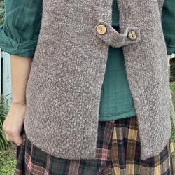 背中がかわいい♪アラン模様の後ろ開きベスト（25s−169） 3枚目の画像