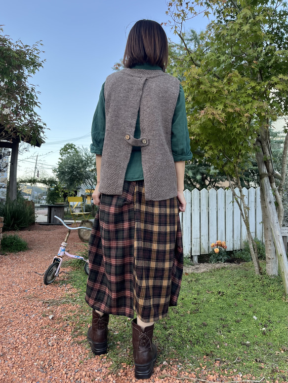 背中がかわいい♪アラン模様の後ろ開きベスト（25s−169） 4枚目の画像