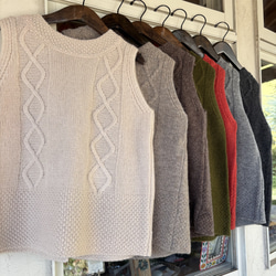 背中がかわいい♪アラン模様の後ろ開きベスト（25s−169） 9枚目の画像