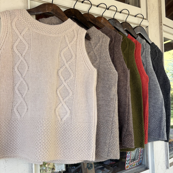 背中がかわいい♪アラン模様の後ろ開きベスト（25s−169） 9枚目の画像