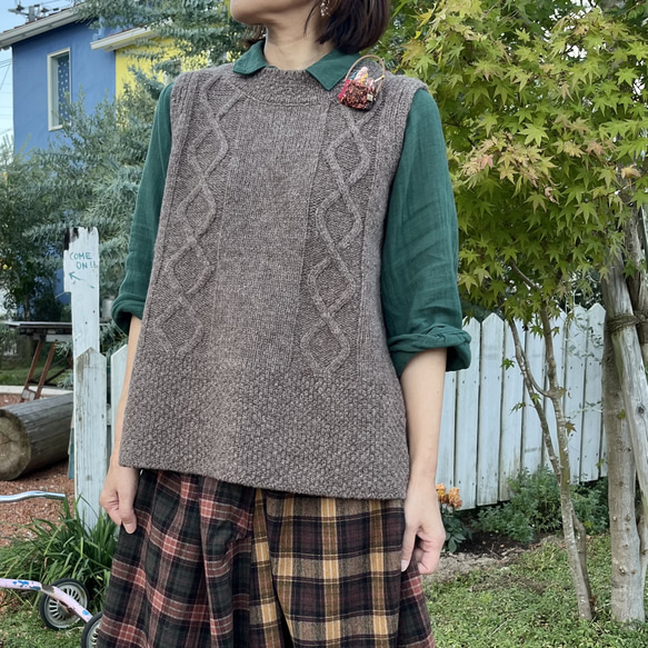 背中がかわいい♪アラン模様の後ろ開きベスト（25s−169） 6枚目の画像