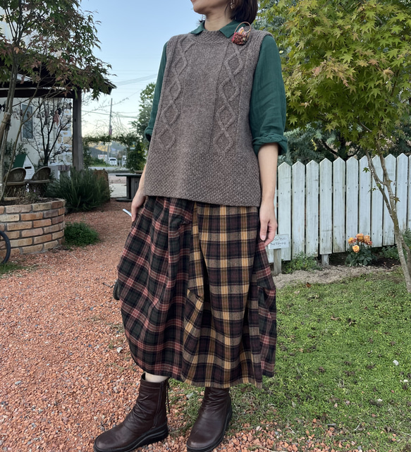 背中がかわいい♪アラン模様の後ろ開きベスト（25s−169） 8枚目の画像