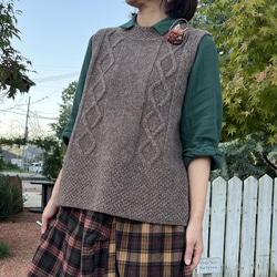 背中がかわいい♪アラン模様の後ろ開きベスト（25s−169） 5枚目の画像