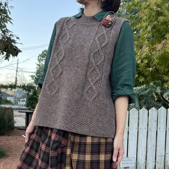 背中がかわいい♪アラン模様の後ろ開きベスト（25s−169） 5枚目の画像