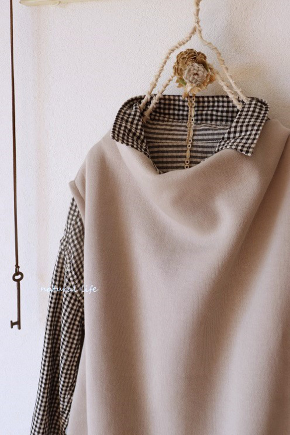 １点のみ♪ボトルネックベスト（オーガニックコットンニット/グレージュ） 3枚目の画像