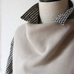 １点のみ♪ボトルネックベスト（オーガニックコットンニット/グレージュ） 6枚目の画像