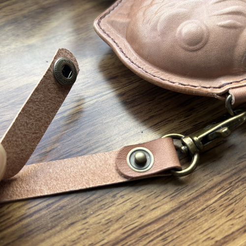 数量限定！【牛本革】たい焼き型ミニポーチ｜遊び心ある小物・小銭入れ