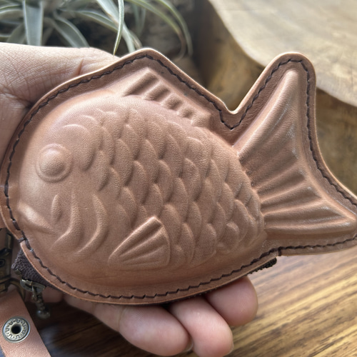 数量限定！【牛本革】たい焼き型ミニポーチ｜遊び心ある小物・小銭入れ