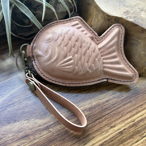 数量限定！【牛本革】たい焼き型ミニポーチ｜遊び心ある小物・小銭入れ