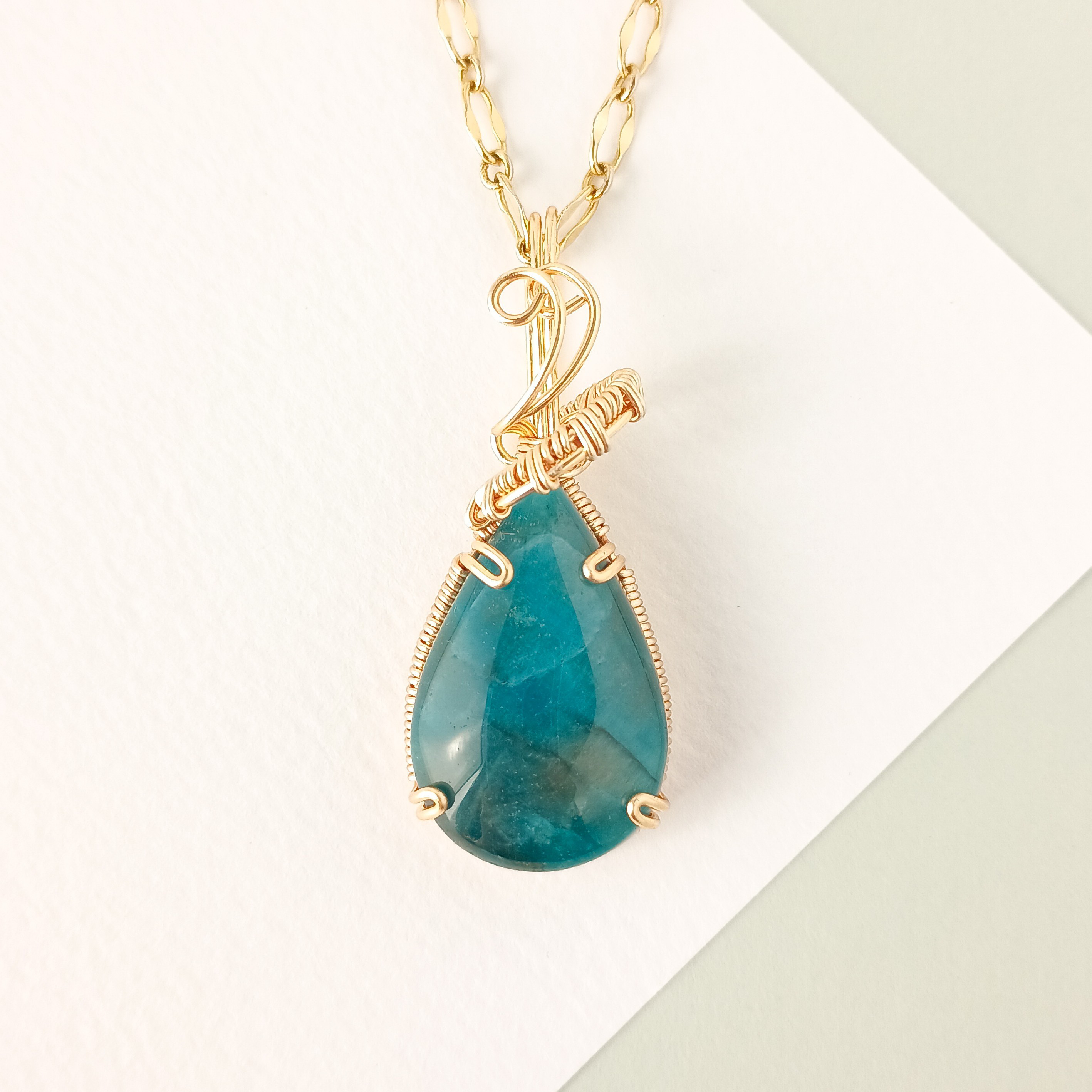 アパタイトキャッツアイペンダントトップ✦天然石ワイヤーラッピング