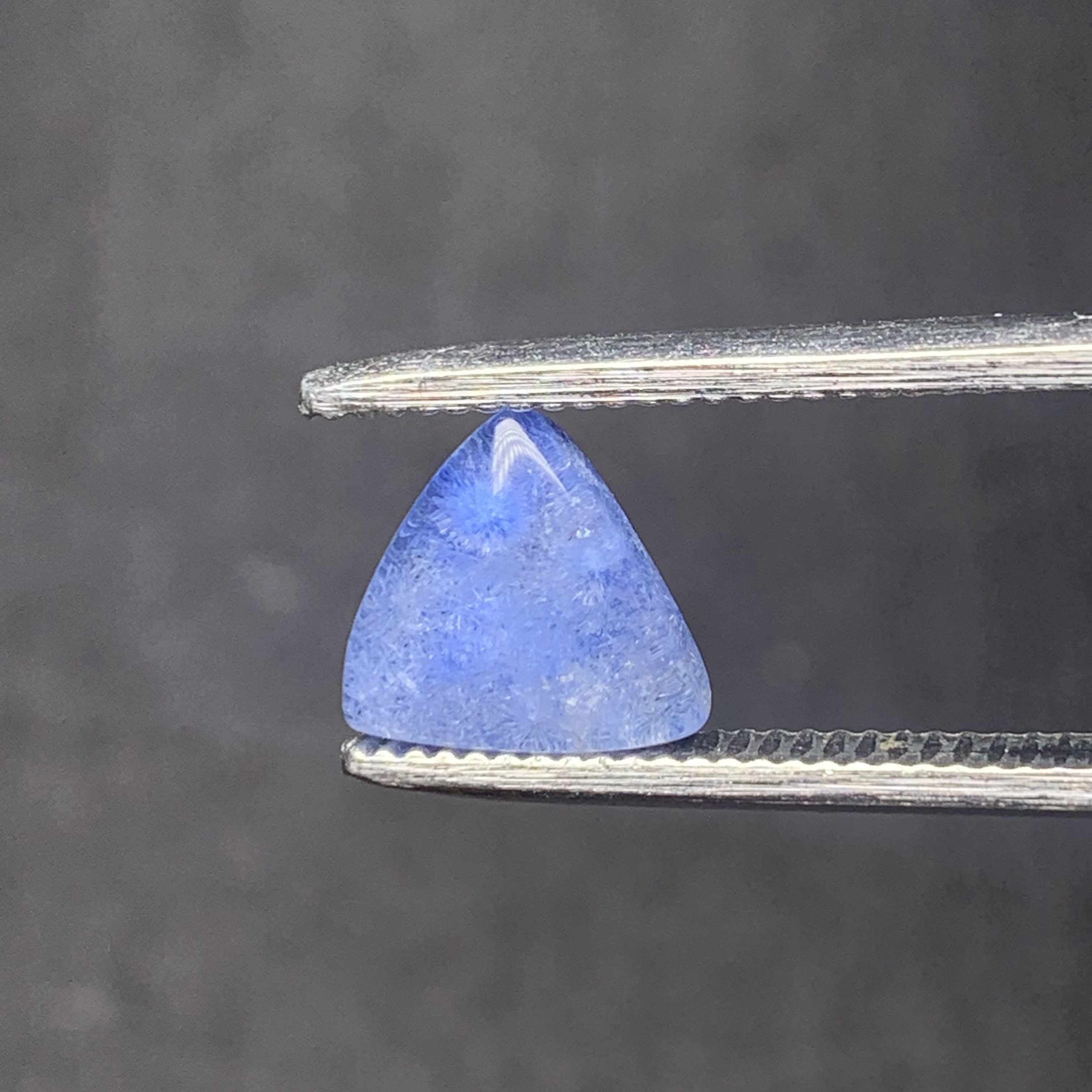 0.6グラム　デュモルチエライトインクォーツ ルース／天然水晶の中の青い世界／一点もの 希少天然石