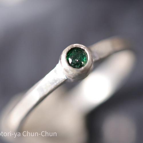 小鳥屋が探し回って見つけた石】パイライトインエメラルド・シルバー