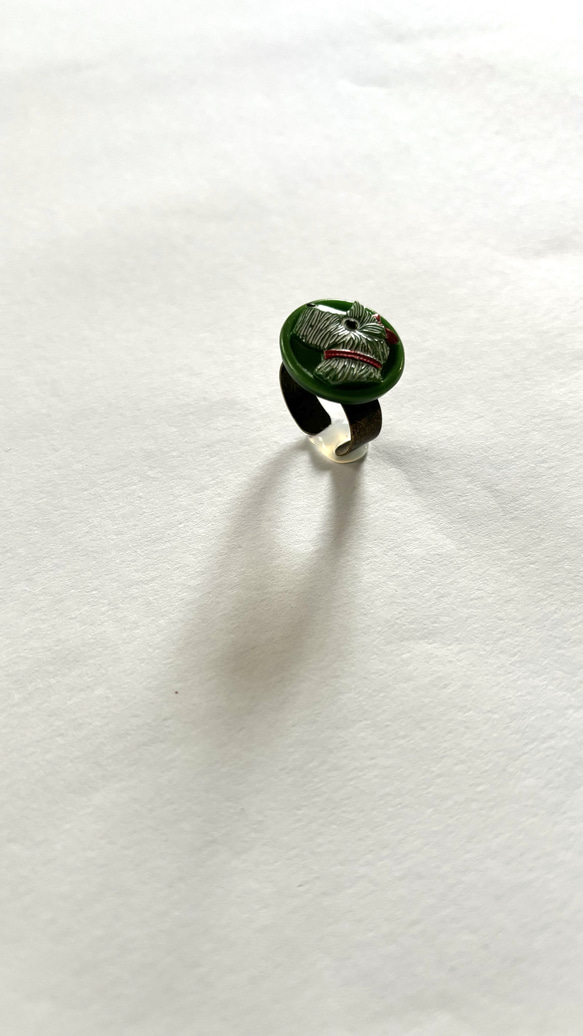 針がくっつく指輪型針刺し　チェコのガラスボタン「dogs」 6枚目の画像