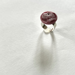 針がくっつく指輪型針刺し　チェコのガラスボタン「dogs」 12枚目の画像