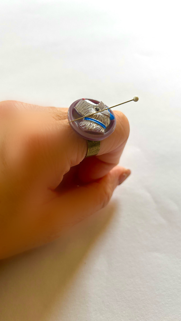 針がくっつく指輪型針刺し　チェコのガラスボタン「dogs」 8枚目の画像