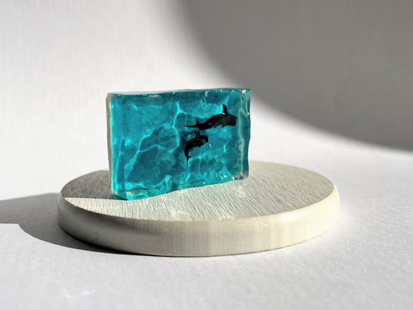 ジンベイザメの（コバルトブルー濃い）オブジェ / レジン / インテリア / 置物 / 夏 / 海 3枚目の画像