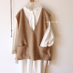 深Vポケット付きベスト（杢ベージュ） 2枚目の画像